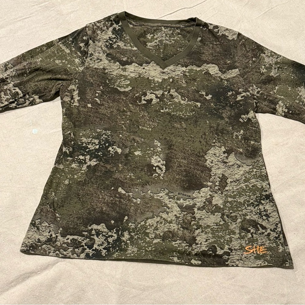She Outdoors Medium Camouflage Long Sleeve V-Neck Shirt